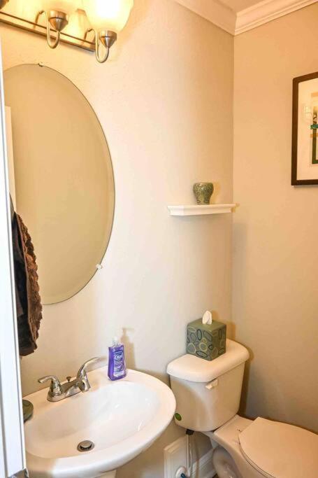 Cozy - 2 Bedroom Townhome Getaway - Plaza Midwood シャーロット エクステリア 写真
